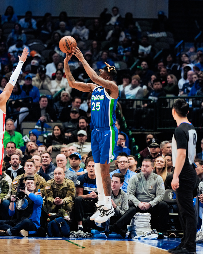 东契奇连续十场比赛得分超过势不可挡,瑞士队挑战极限! 东契奇连续十场比赛得分超过势不可挡,瑞士队挑战极限!