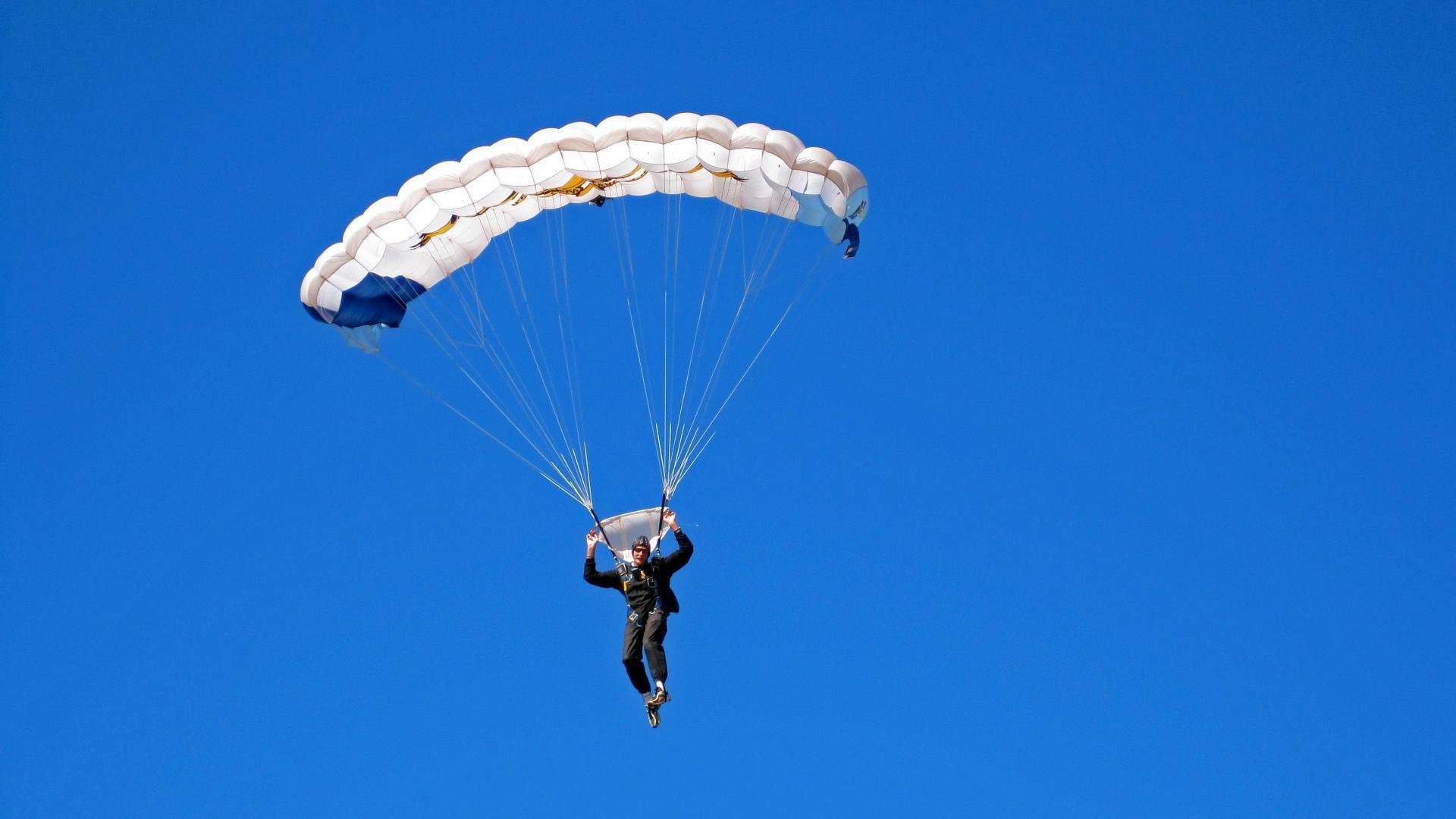 排球赛场焦点！俄罗斯队对阵巴西队，防守反击奏效，球队笑到最后