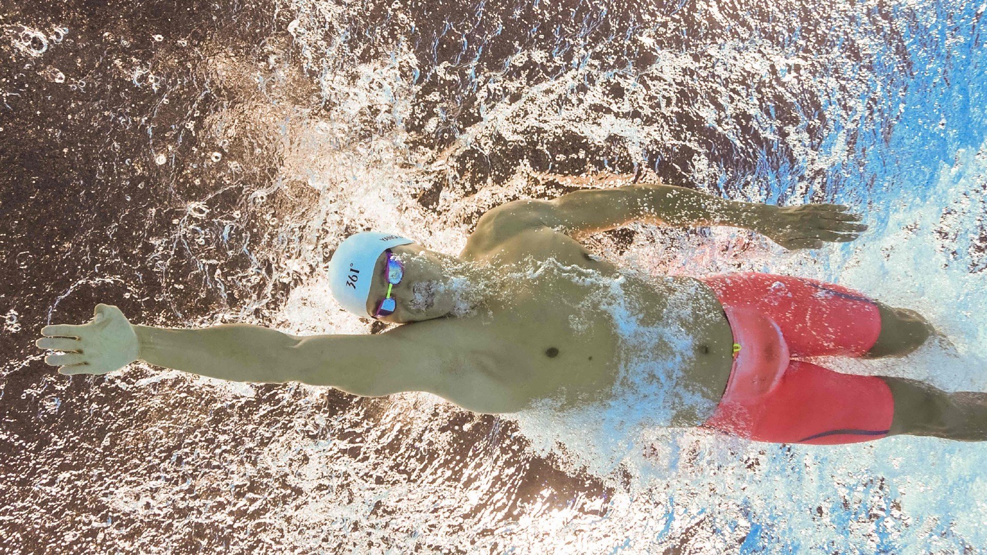 乒乓球赛场焦点!比利时队对阵意大利队,战术博弈精彩纷呈,教练斗智斗勇