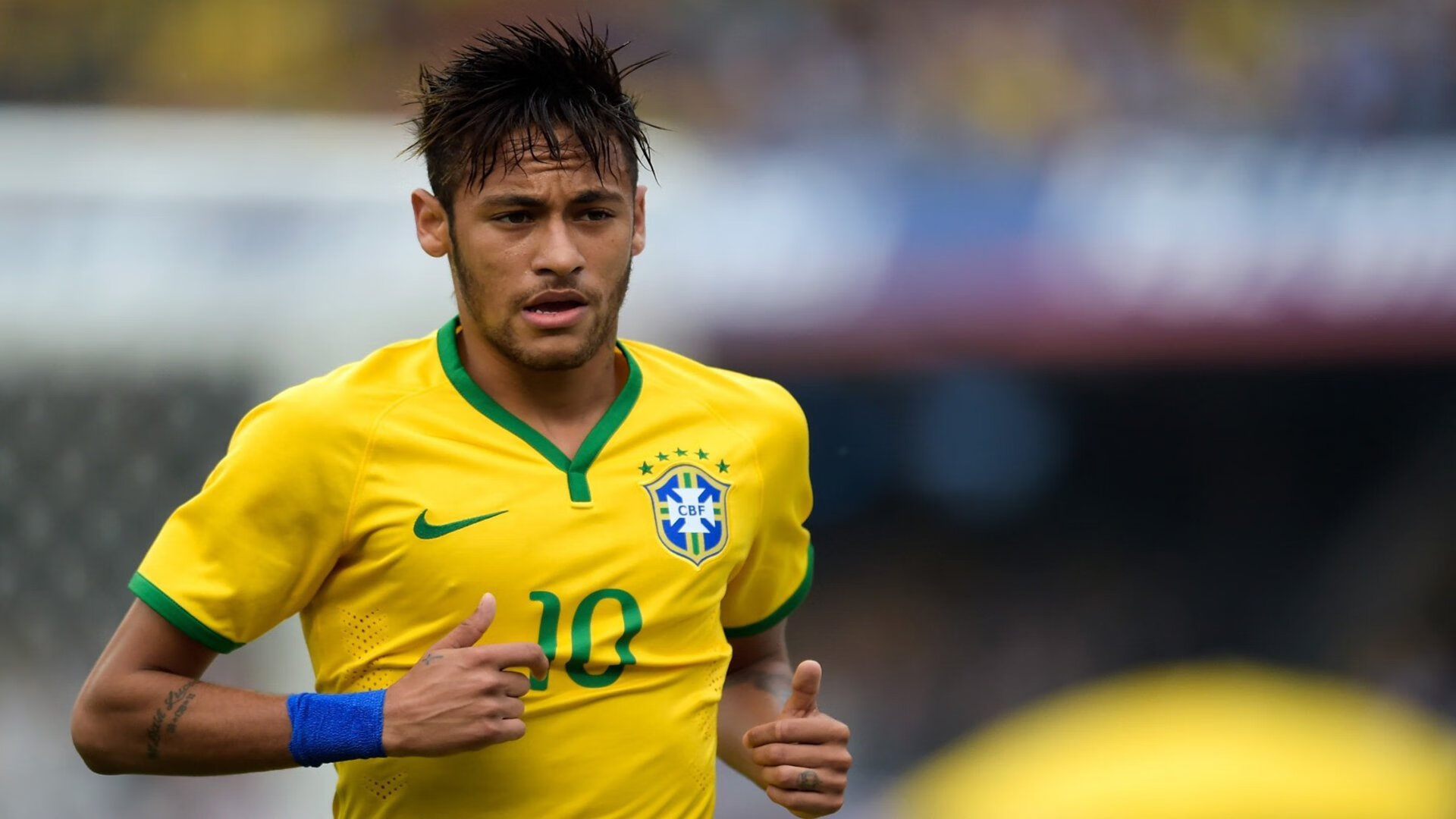 库里回归赛场，回归赛场首场状态亮眼，独行侠观众沸腾！