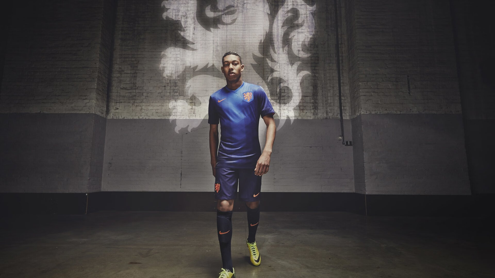 姆巴佩赛事官方发布出色防守新规，巴黎圣日耳曼争议不断！-九游博彩